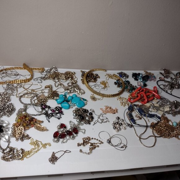Lot Of Over 50 Necklaces - Picture 1 of 16